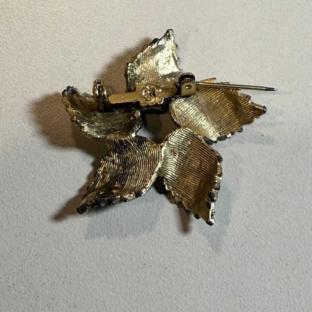 Vintage Gold Tone Rhinestone Flower Brooch Pin Costume Jewelry - Picture 3 of 3